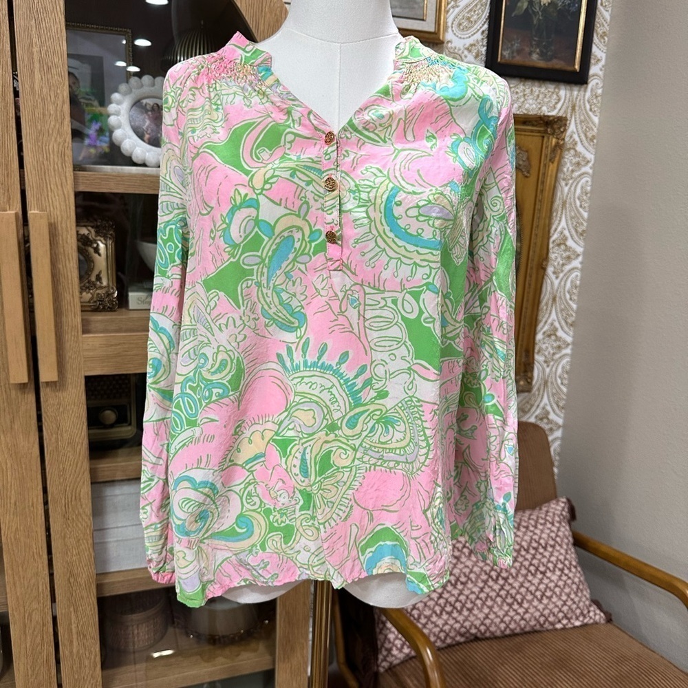Lilly Pulitzer Colorful Women's Top with Button Detail size XS